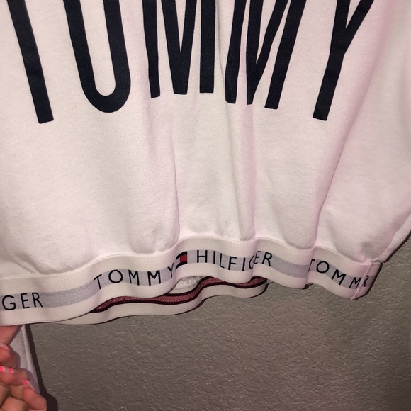 Really cute Tommy Hilfiger hoodie - Picture 5 of 5